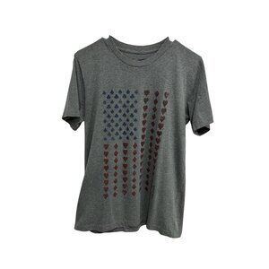 Invisible Threads American Flag Hearts Graphic T-Shirt Size Medium Casual Tee